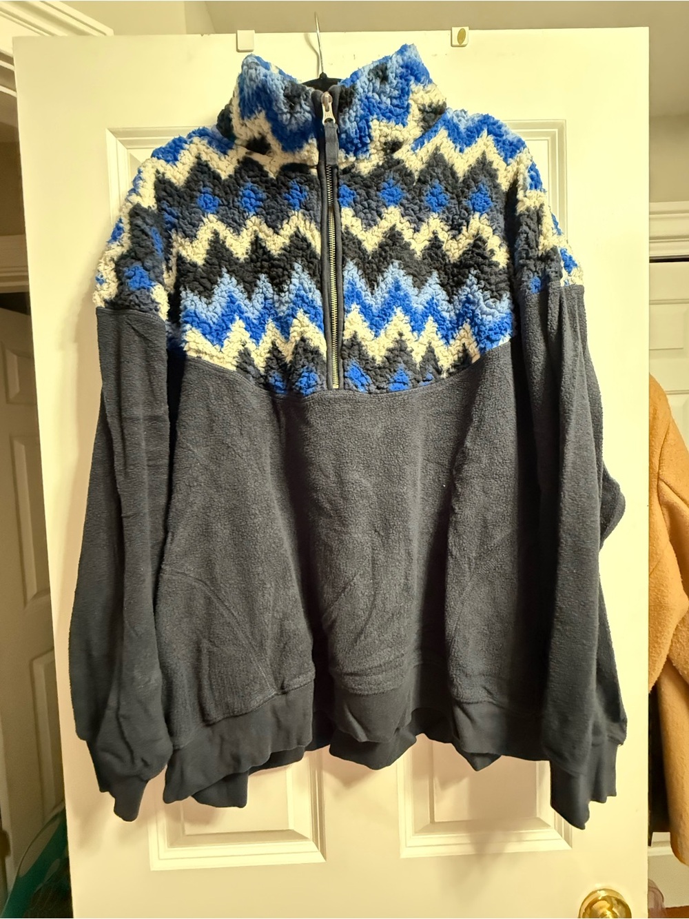 aerie Men's Half-Zip Fleece Sweater in Blue, Black & Cream Zigzag